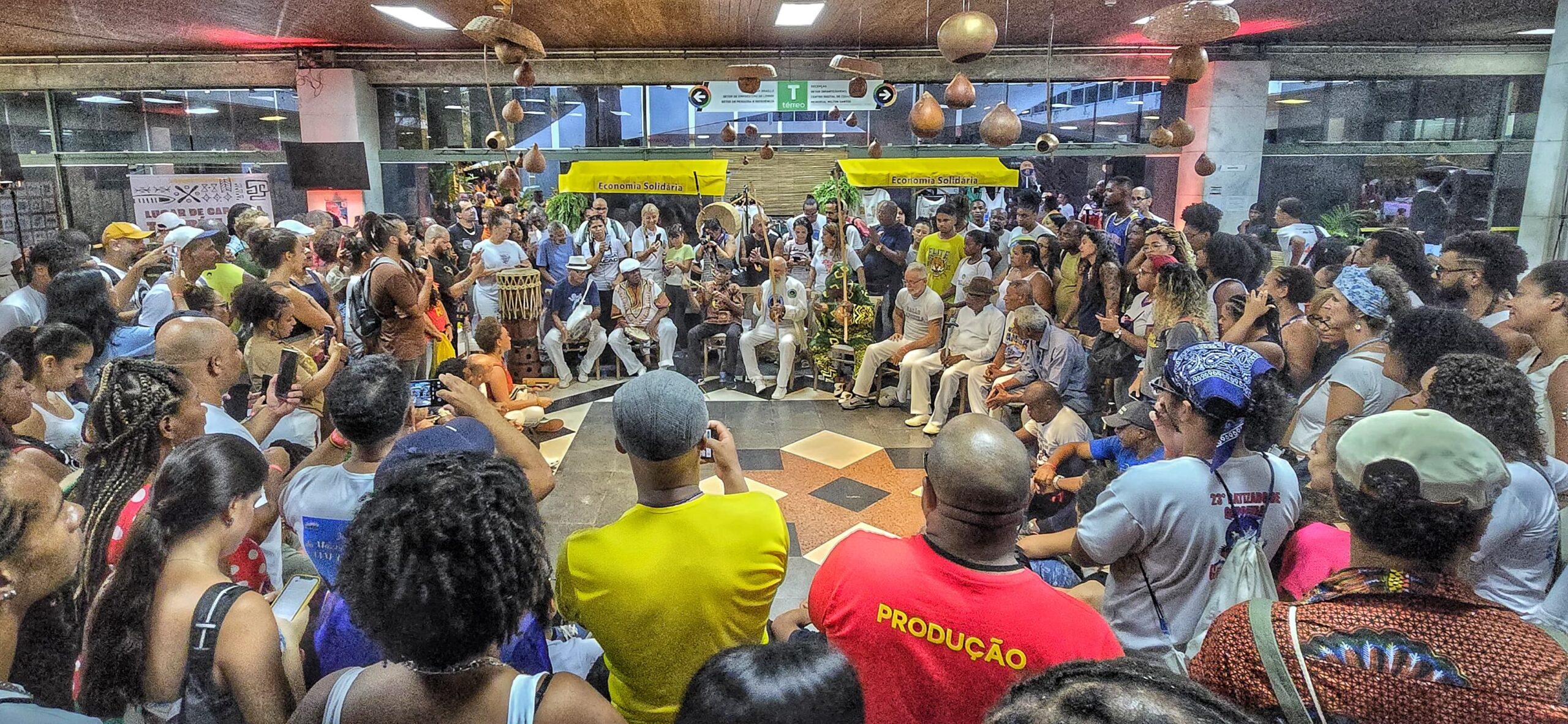 MESTRES GRIÔS SE REÚNEM EM RODA DE ENCERRAMENTO DAS OFICINAS E VIVÊNCIAS DO FESTIVAL DE CAPOEIRA