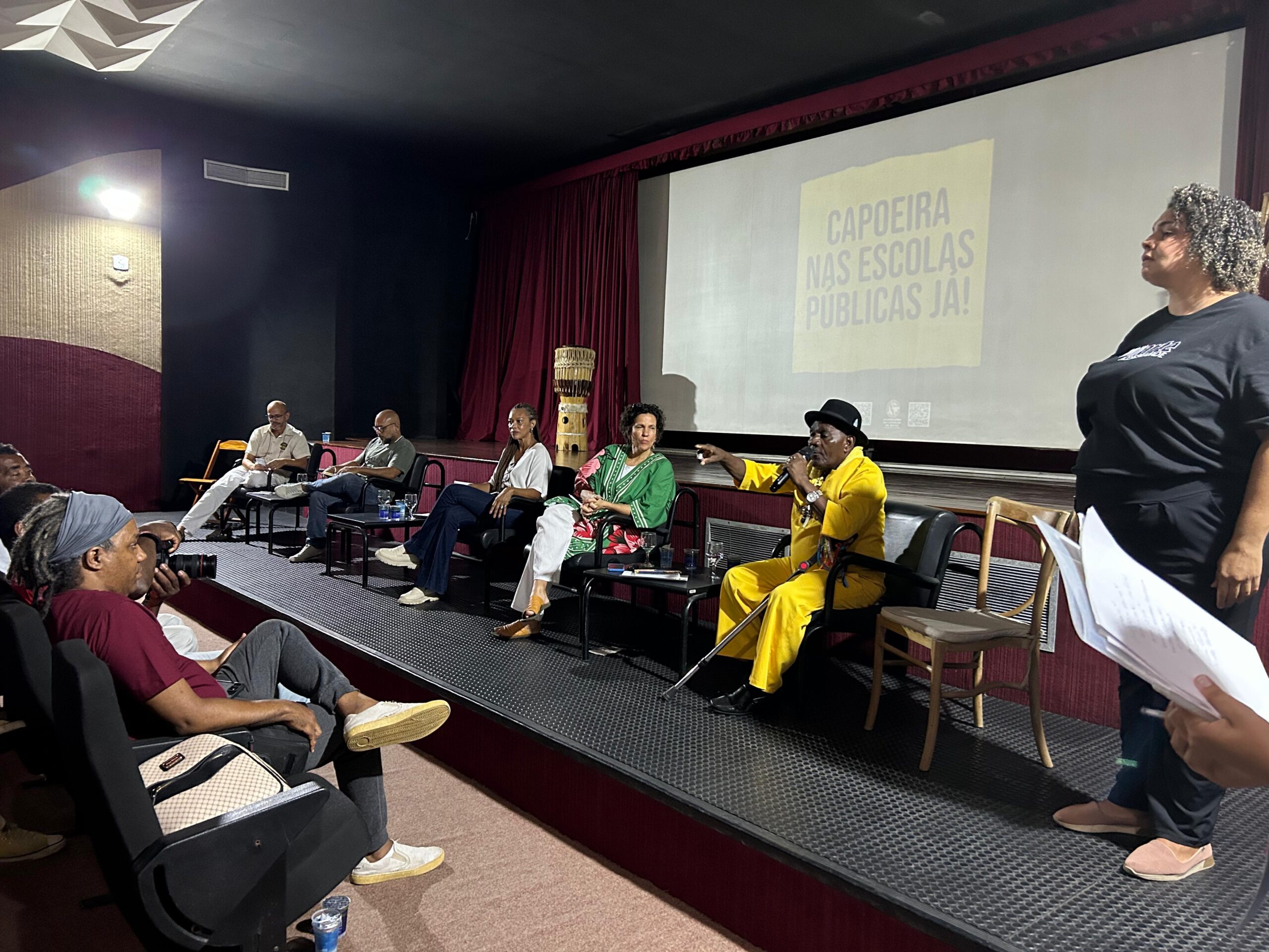 “TOMAM NOSSA HISTÓRIA, NOS EXCLUEM E FICAM COM A MAIOR FATIA DO BOLO”, DENUNCIA MESTRE CURIÓ NA RODA DE CONVERSA CAPOEIRA NAS ESCOLAS