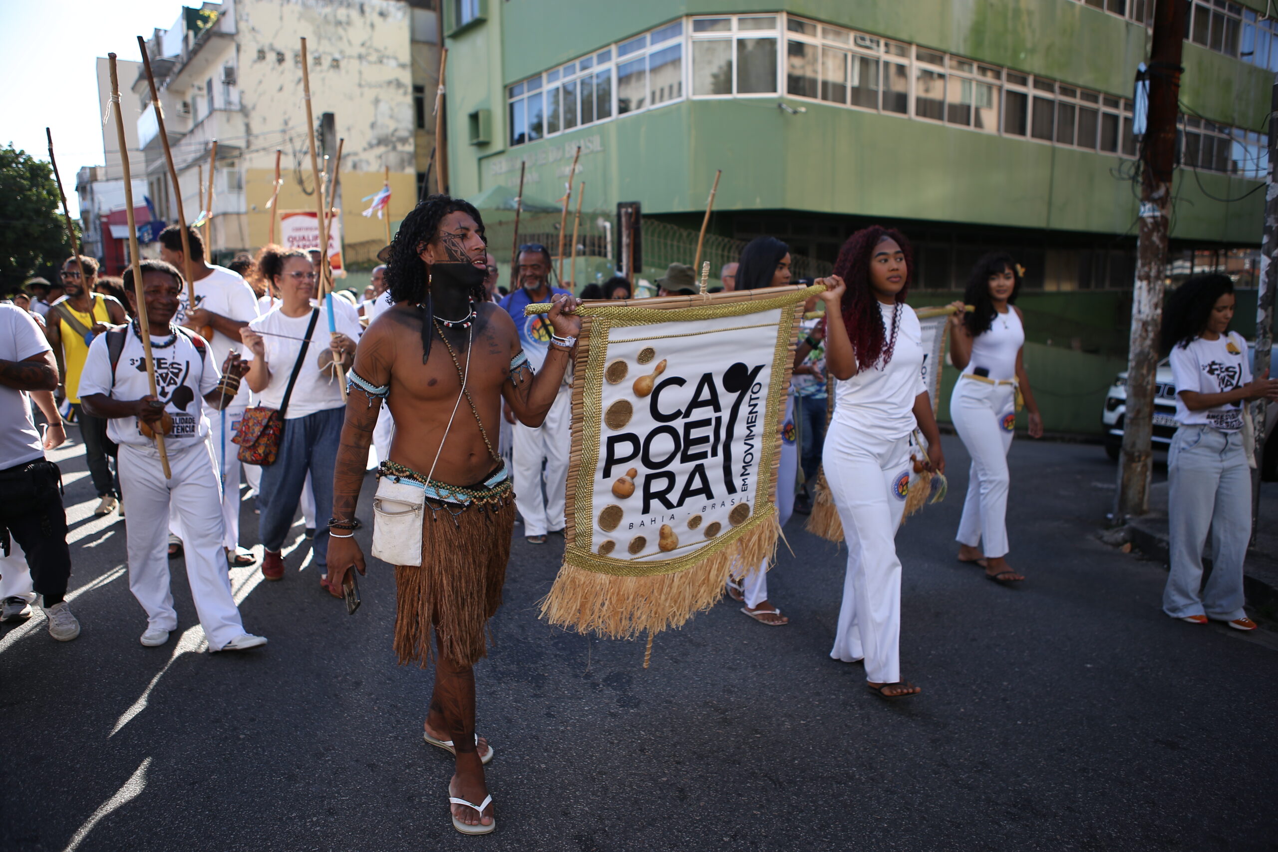 Grito em defesa da capoeira nas escolas ecoa em Salvador com a berimbalada
