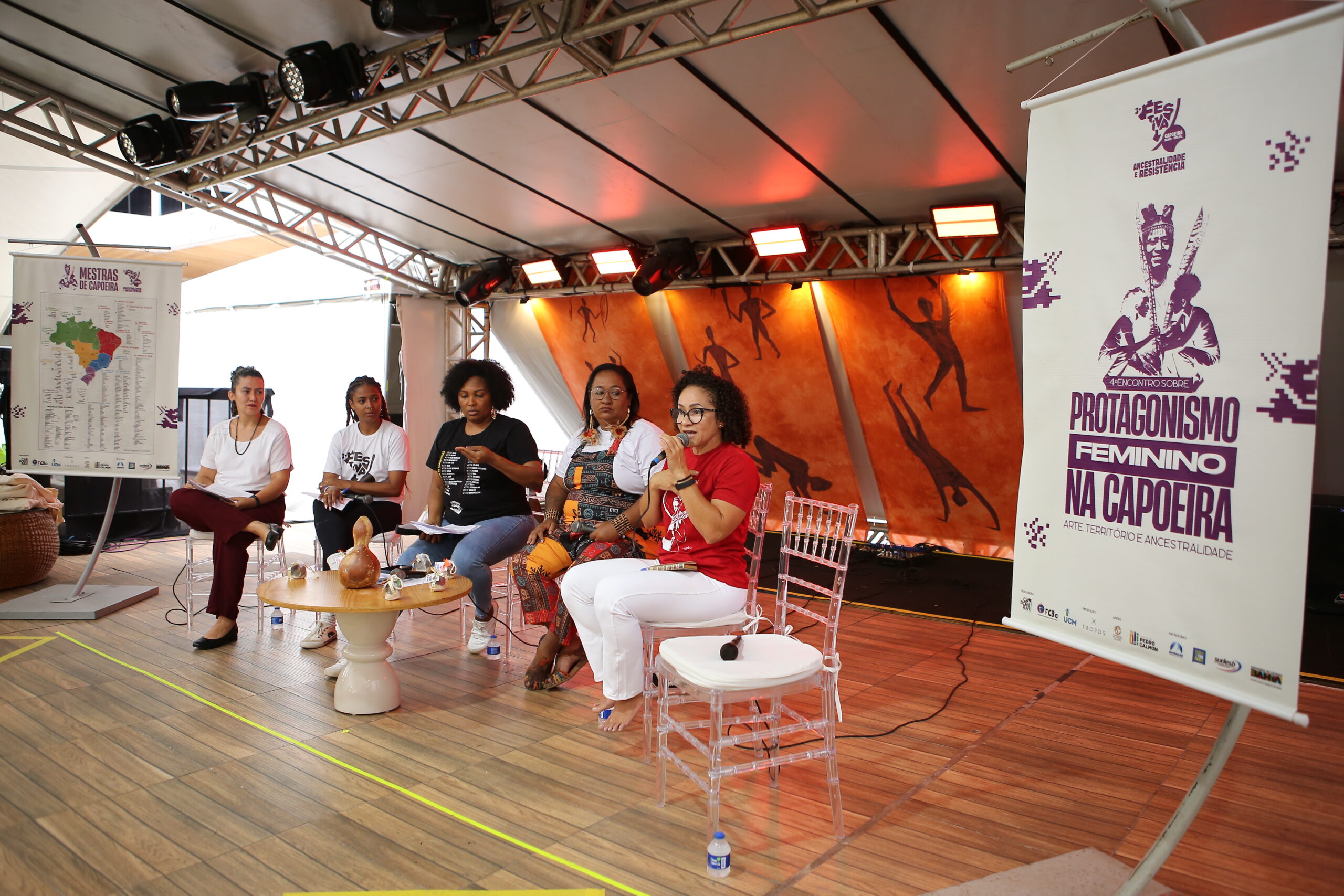 Encontro Sobre Protagonismo Feminino aponta o dedo para o machismo, violência de gênero e lgbtfobia na capoeira e discute estratégias de combate