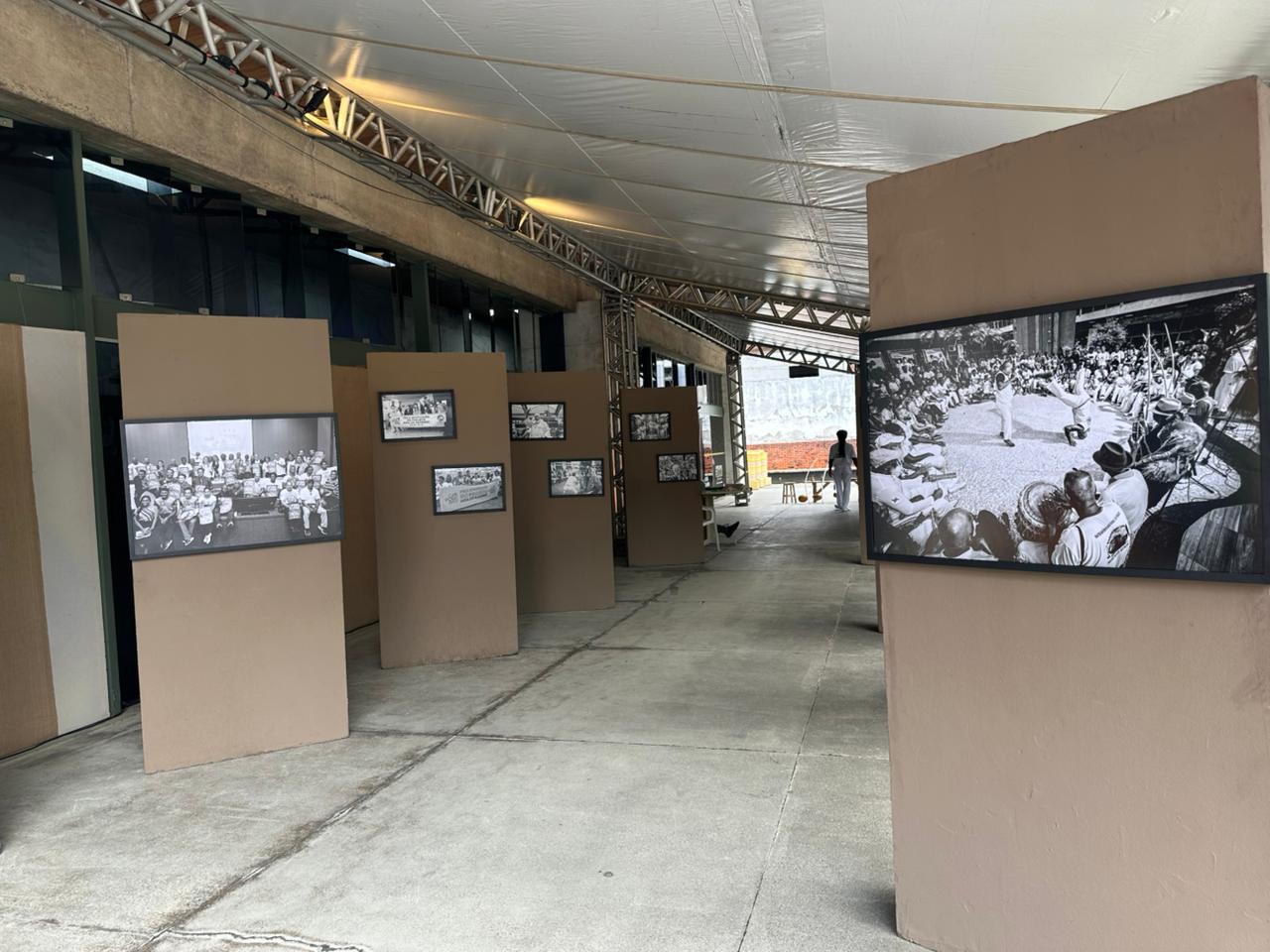 Exposição fotográfica celebra seis anos do Capoeira em Movimento Bahia